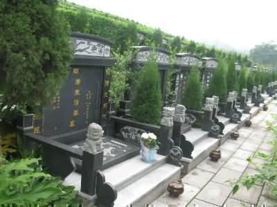 當地基督教喪葬的活動